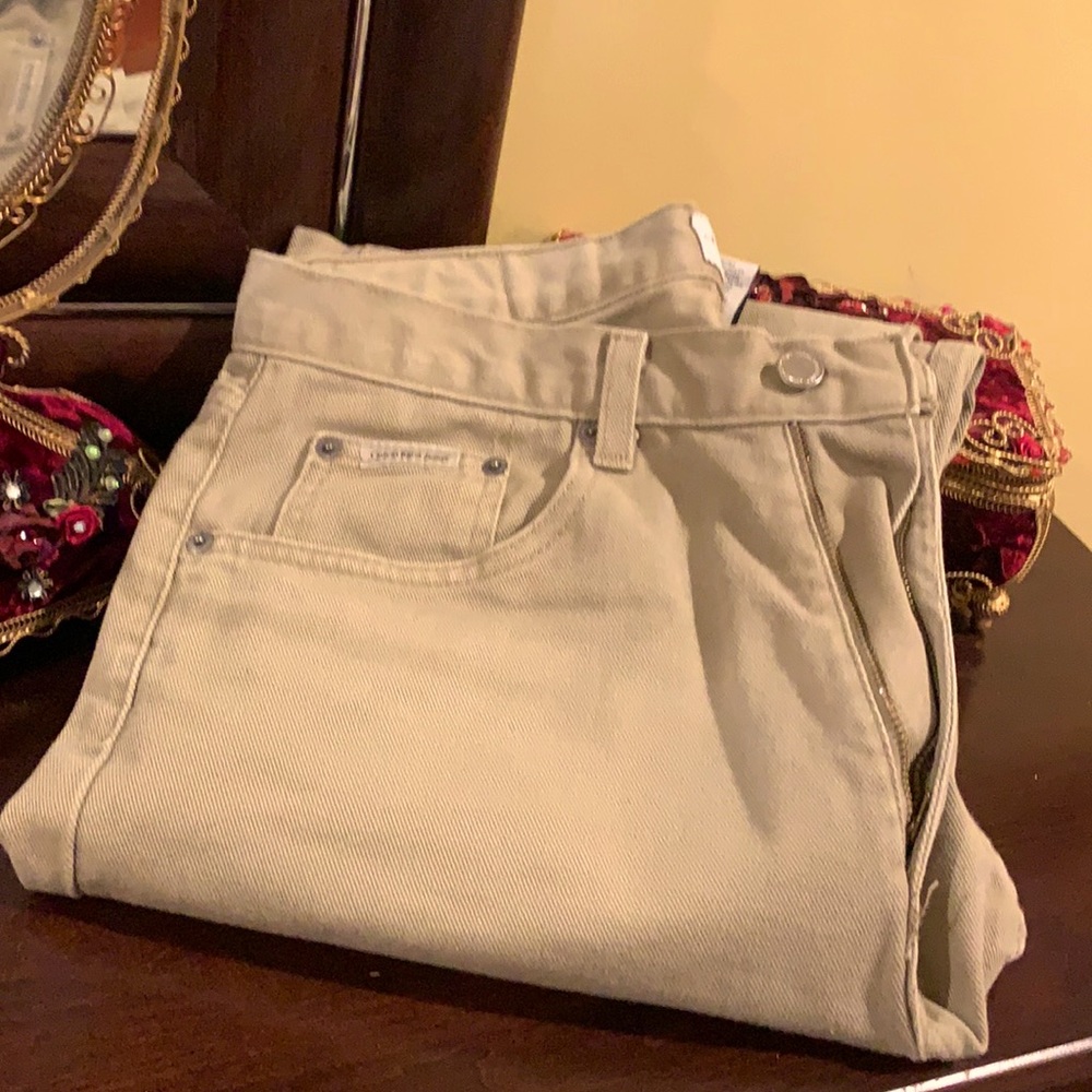 🔥💥HOST PICK💥🔥Mens Calvin Klein jeans in tan . Size 32